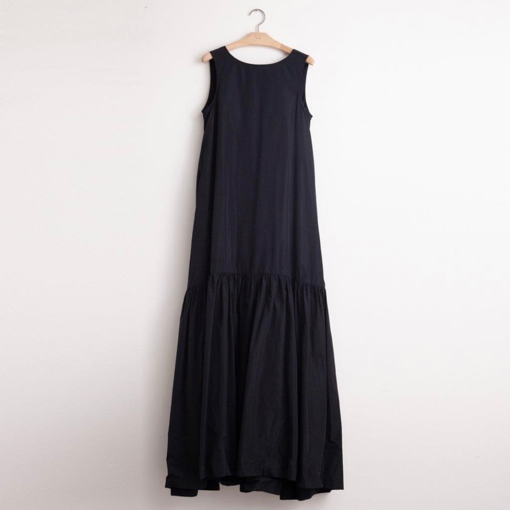 CO black sleeveless low back boatneck gown/dress